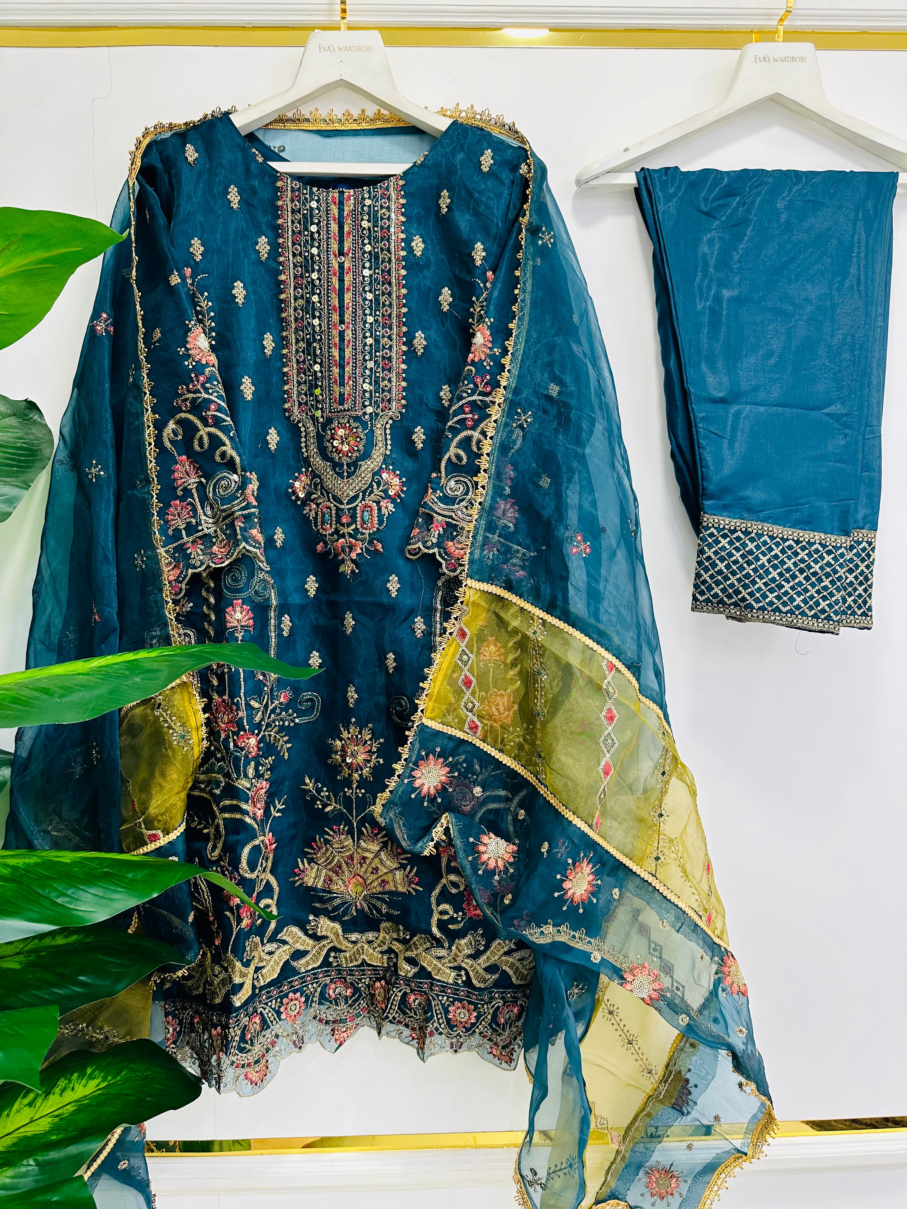 Exquisite Elegance-12019