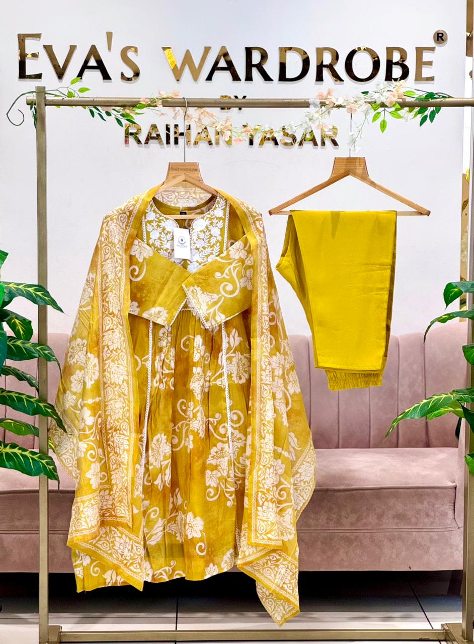 Radiant Ochre: Bold Floral Printed Three-Piece Suit 1941