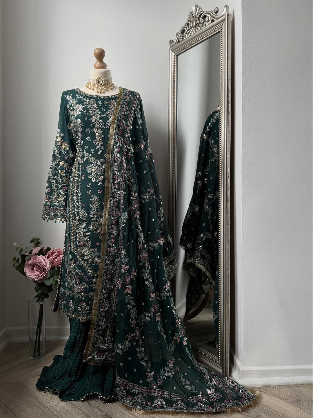 (Regal ishq E mehaq Designer Suit Set 1090