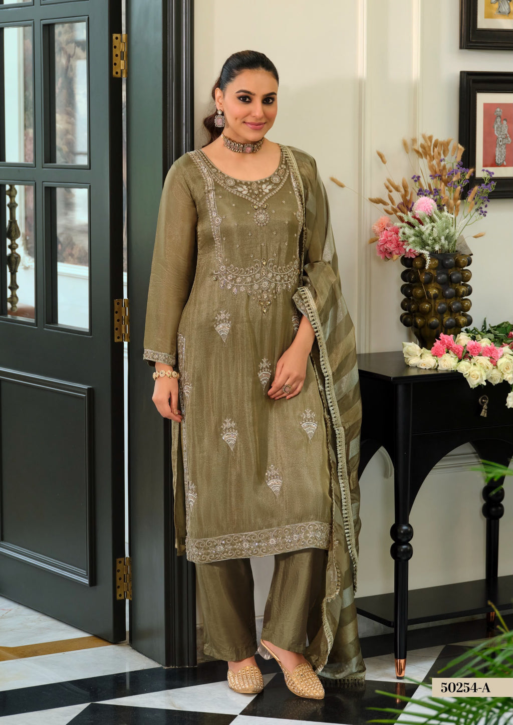 Zar-e-Noor Premium Embroidered Straight Suit Set with Dupatta
