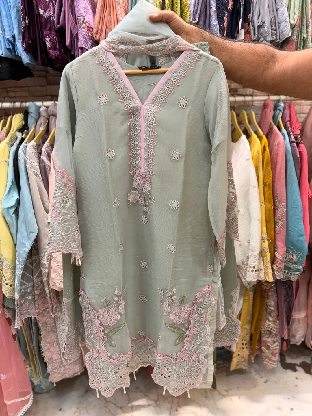 Blush Noor