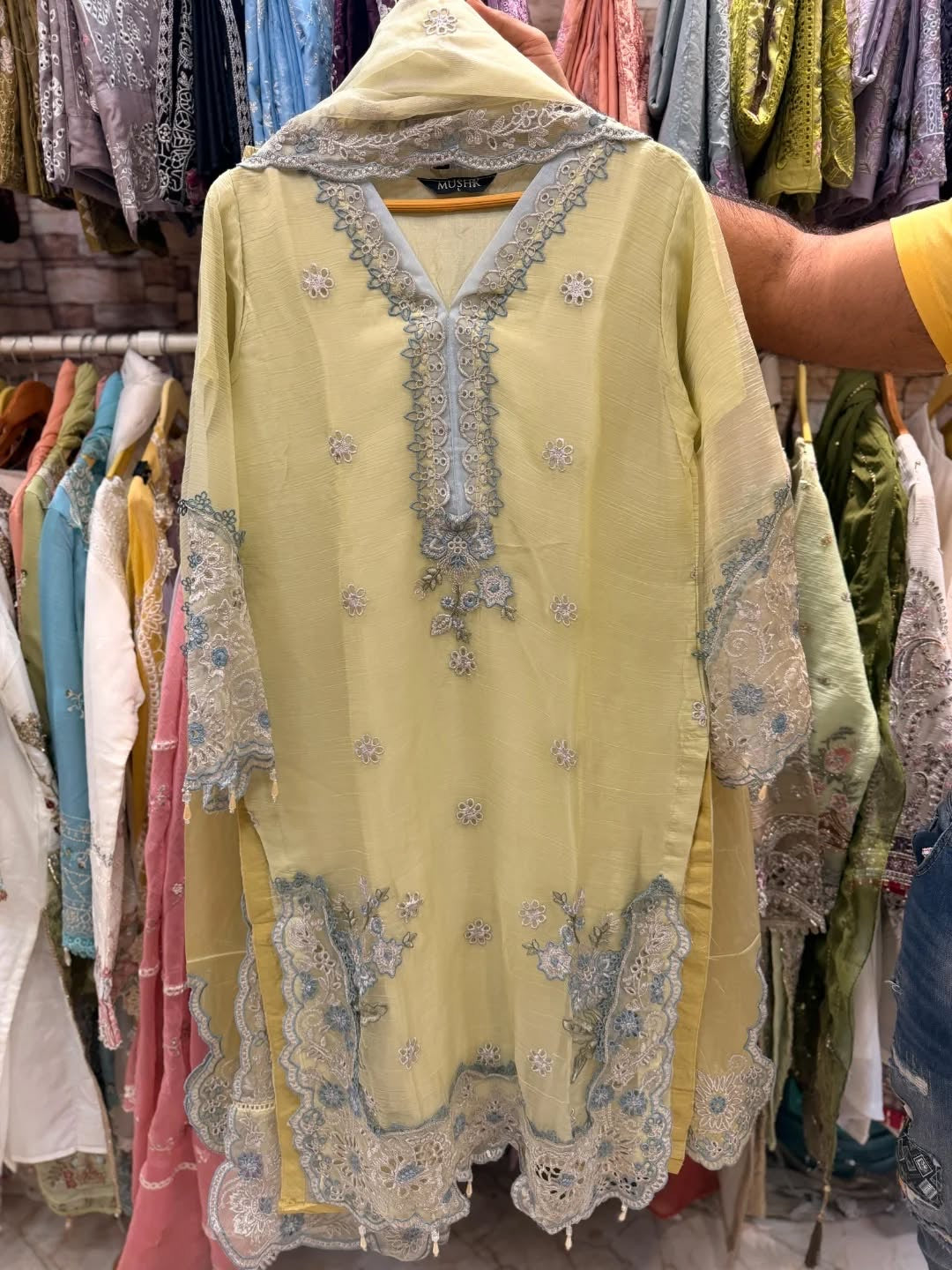 Blush Noor