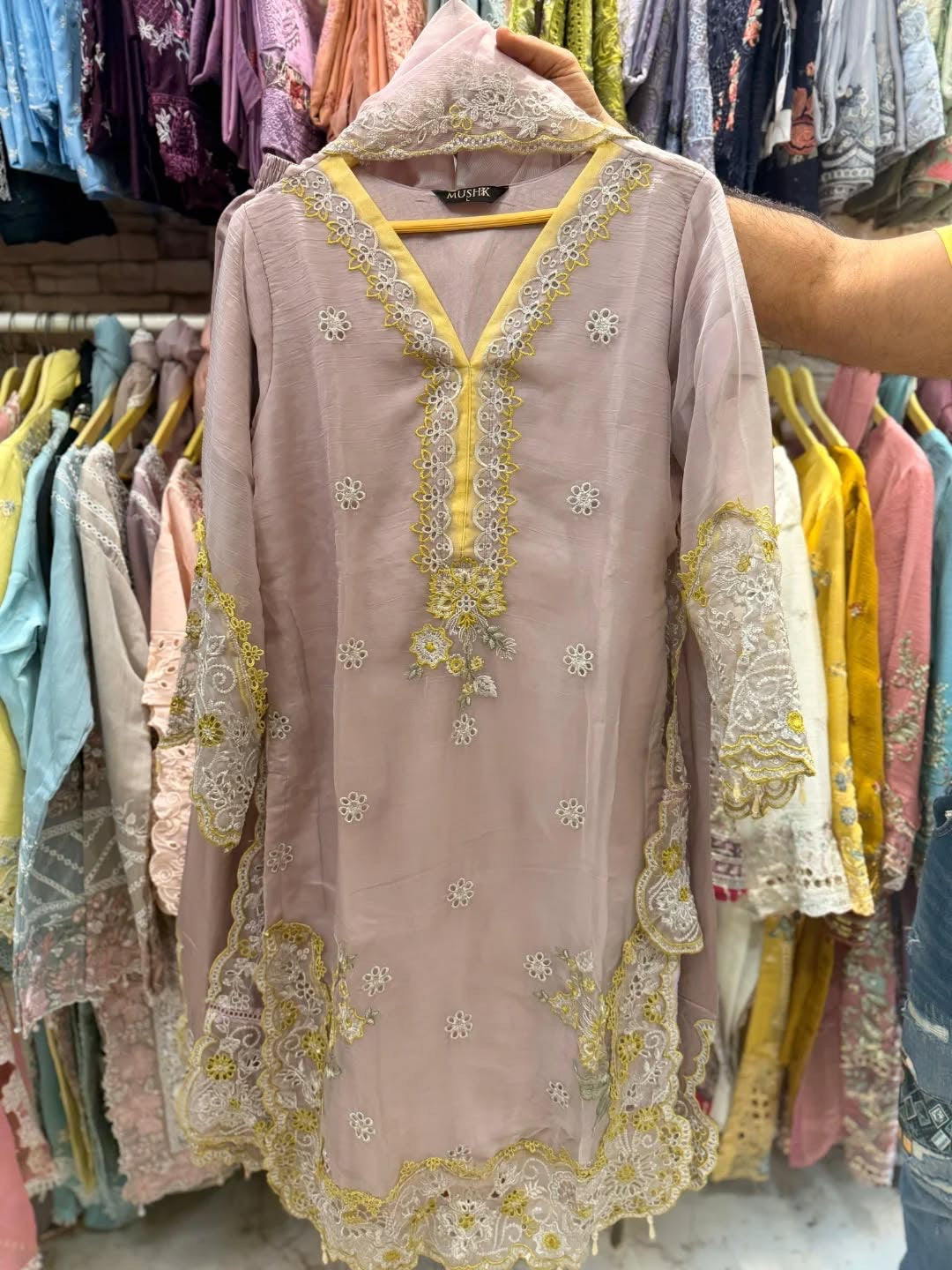 Blush Noor