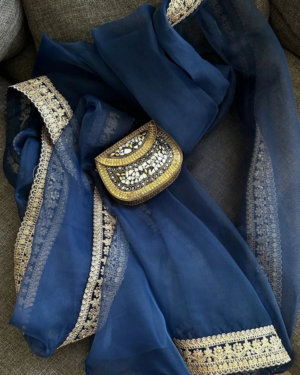 Eva Nooré Haya – The Graceful Glow