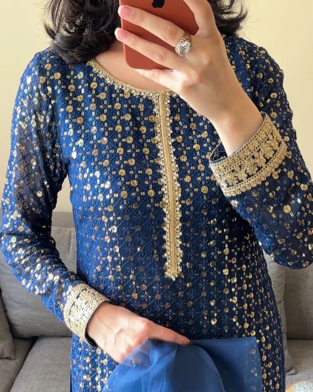 Eva Nooré Haya – The Graceful Glow