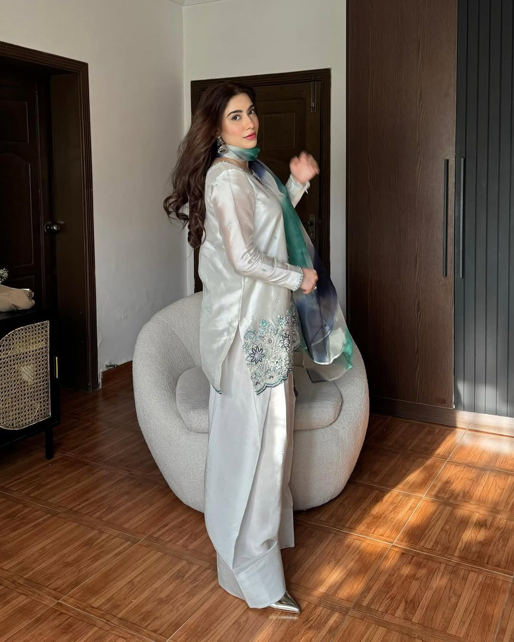 Noore Farshi – Roman Silk Designer Ensemble