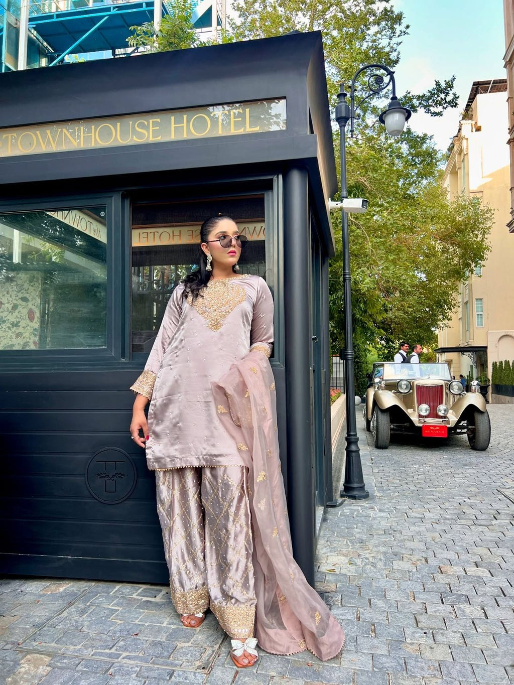 Noore Luxe – Mirror Embroidered Crepe Silk Kurti Set