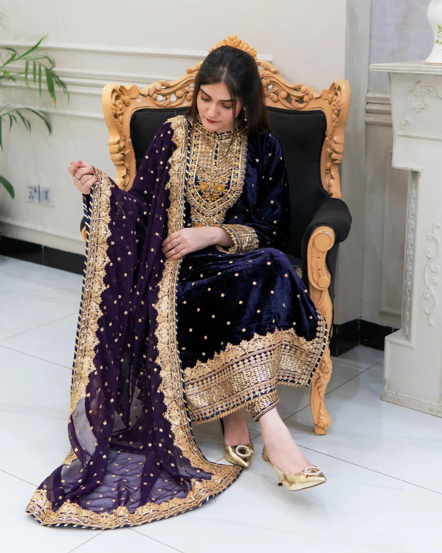 Evas Exclusive Designer Suit 2425