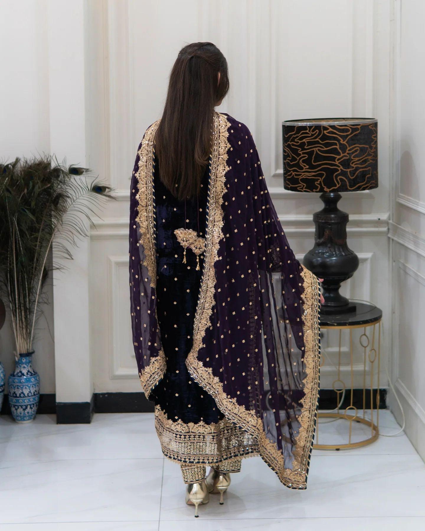 Evas Exclusive Designer Suit 2425