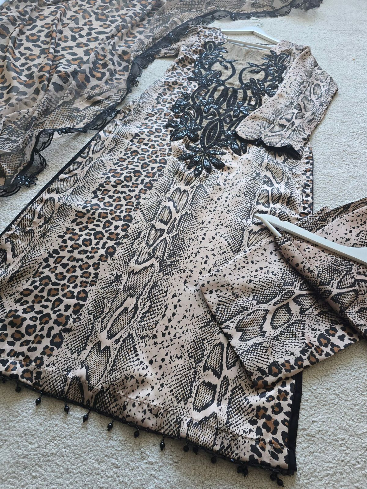 Elegance Kurti Set with Embroidered Neck & Lace-Edged Dupatta 4126