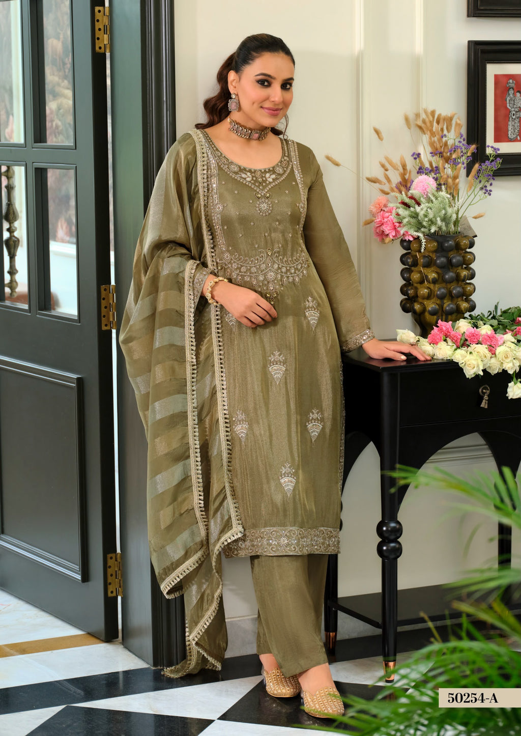 Zar-e-Noor Premium Embroidered Straight Suit Set with Dupatta