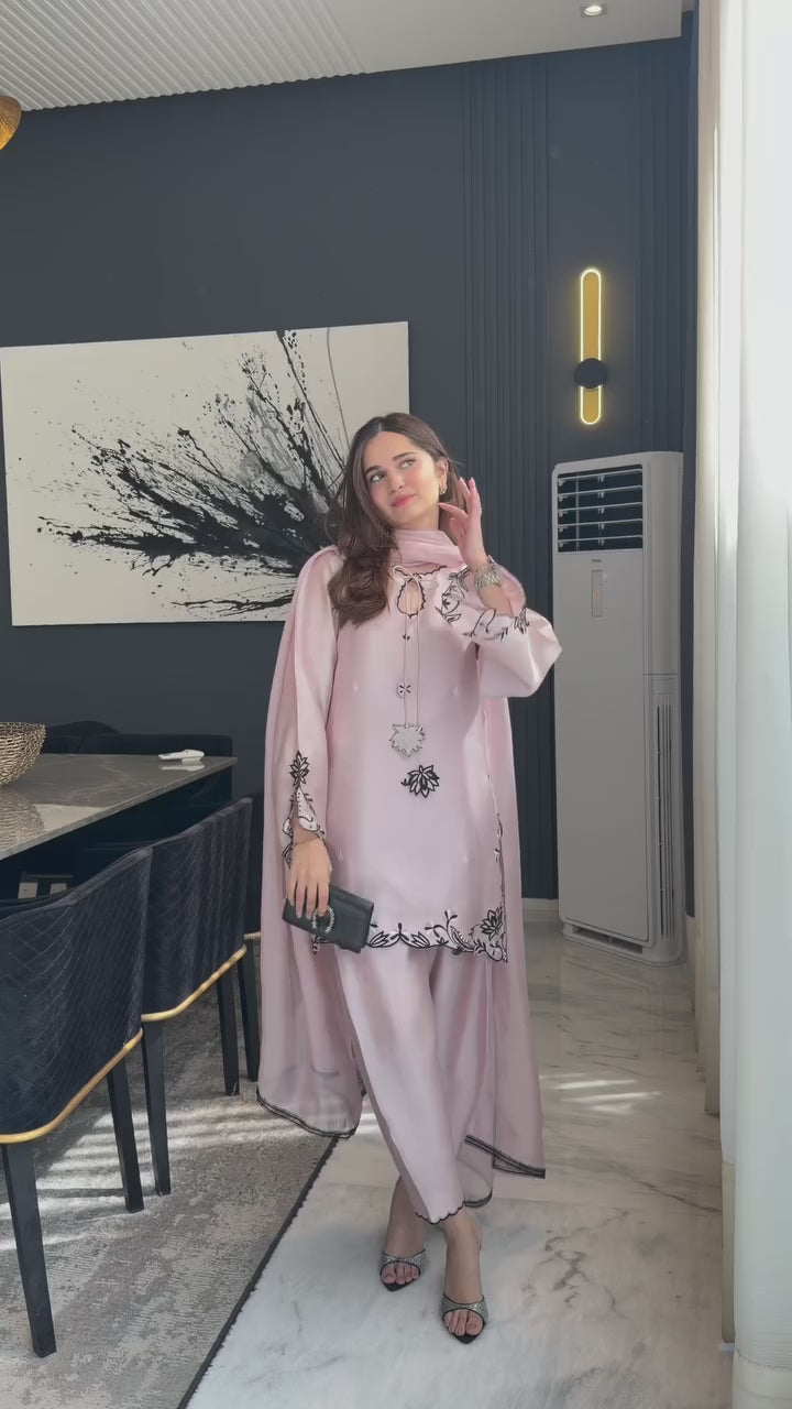Zarin Eid pret